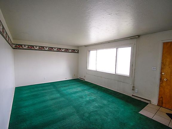 4th image of 735 E 17th St