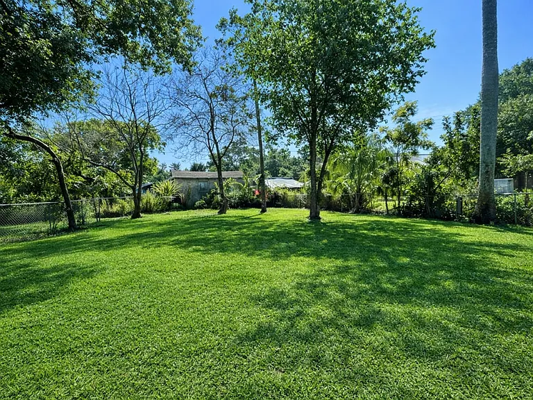 569 Nuna Ave — Photo 12