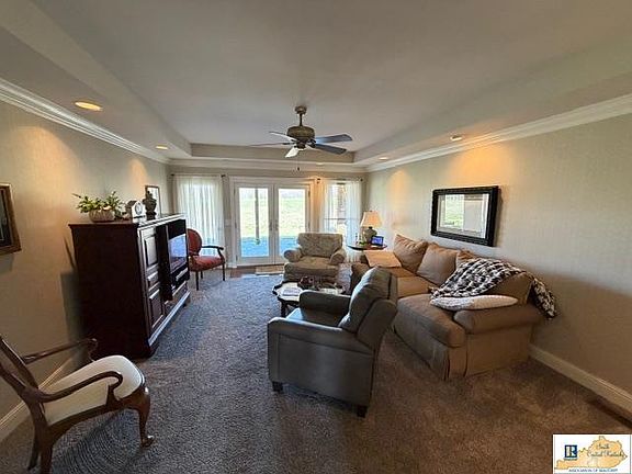 2nd image of 136 W Bushong Rd