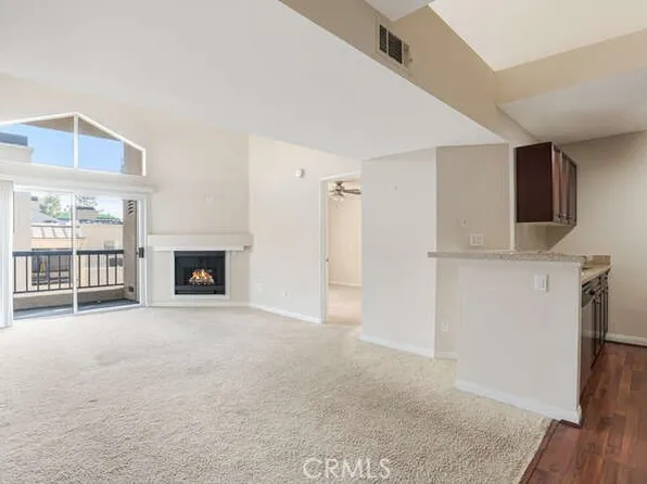 21520 Burbank Blvd APT 320, Woodland Hills, CA 91367