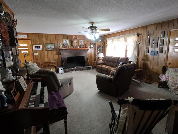 3rd image of 102 Chadwick Ln