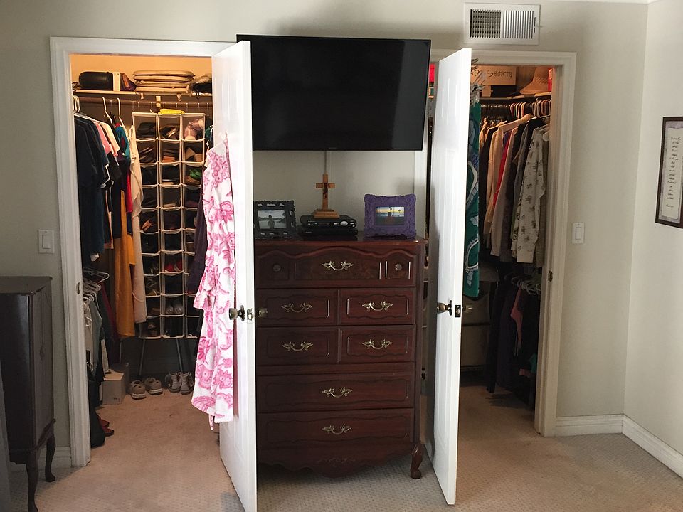 2 Walk in Closets in Master!