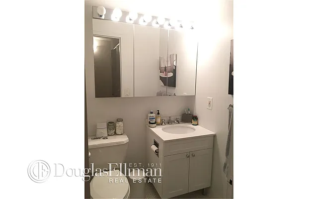 Rented by Douglas Elliman | media 19