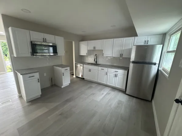 300 Shepley Dr, Saint Louis, MO 63137