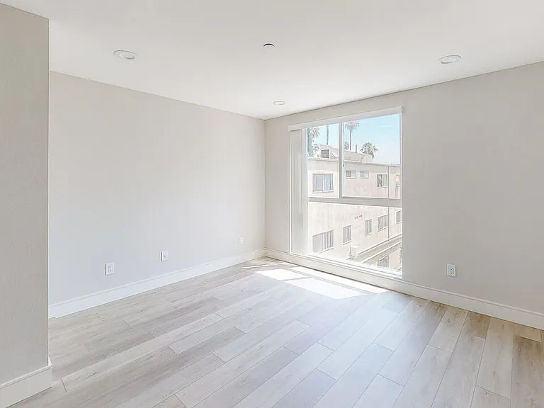 953 N Mariposa Ave #2 — Photo 27