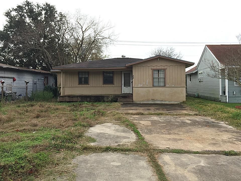 1st image of 33 19th Ave N