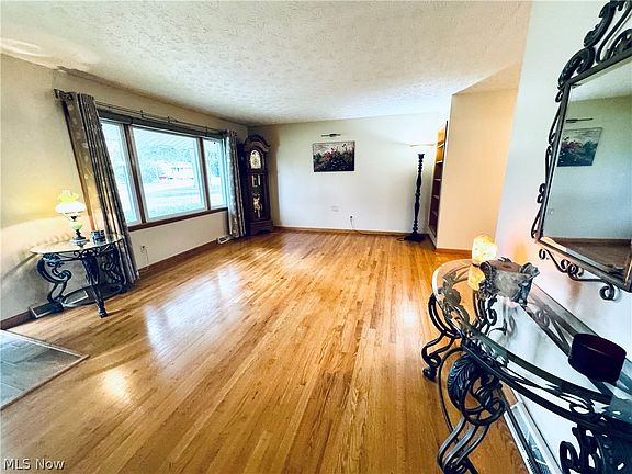 4th image of 3415 Darbyshire Dr