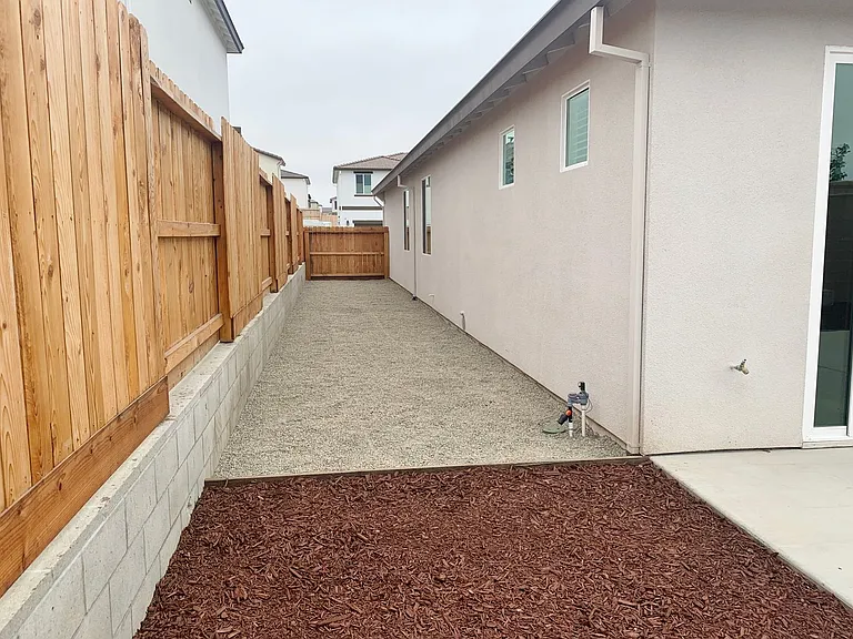 2070 Wildflower Dr — Photo 19