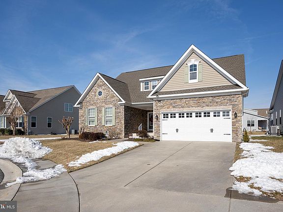 3rd image of 18317 Port Cir