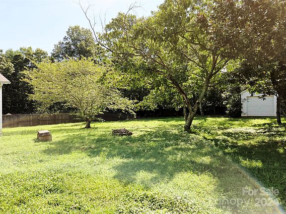 3rd image of 172 Carrington Ln