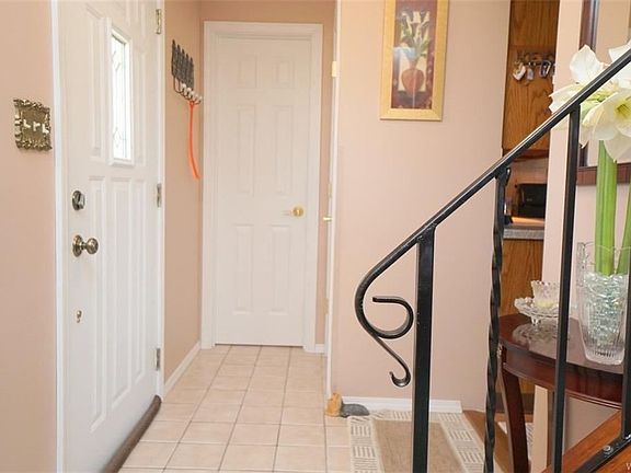 3rd image of 1530 Benjamin Dr