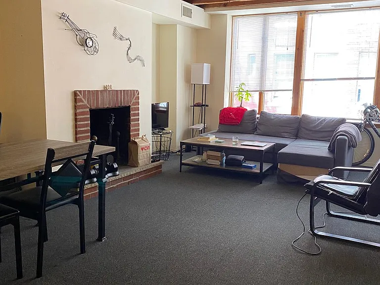 325 S Juniper St #2 — Photo 2