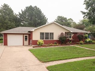 513 Delaware Ave NW, Orange City, IA 51041