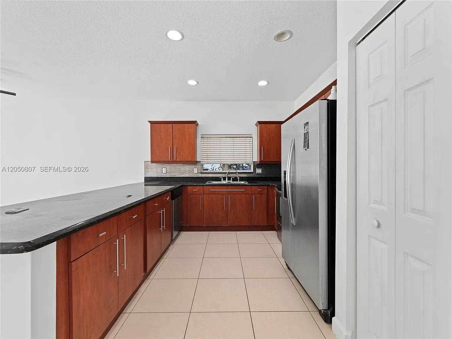 3 bed, 3.5 bath, 2727 sqft, $3,600 — Photo 3