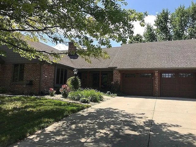 3161 Golfview Dr photo 1