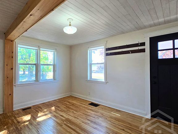 3rd image of 632 Broadway St