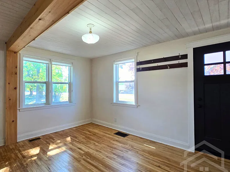 632 Broadway St — Photo 3