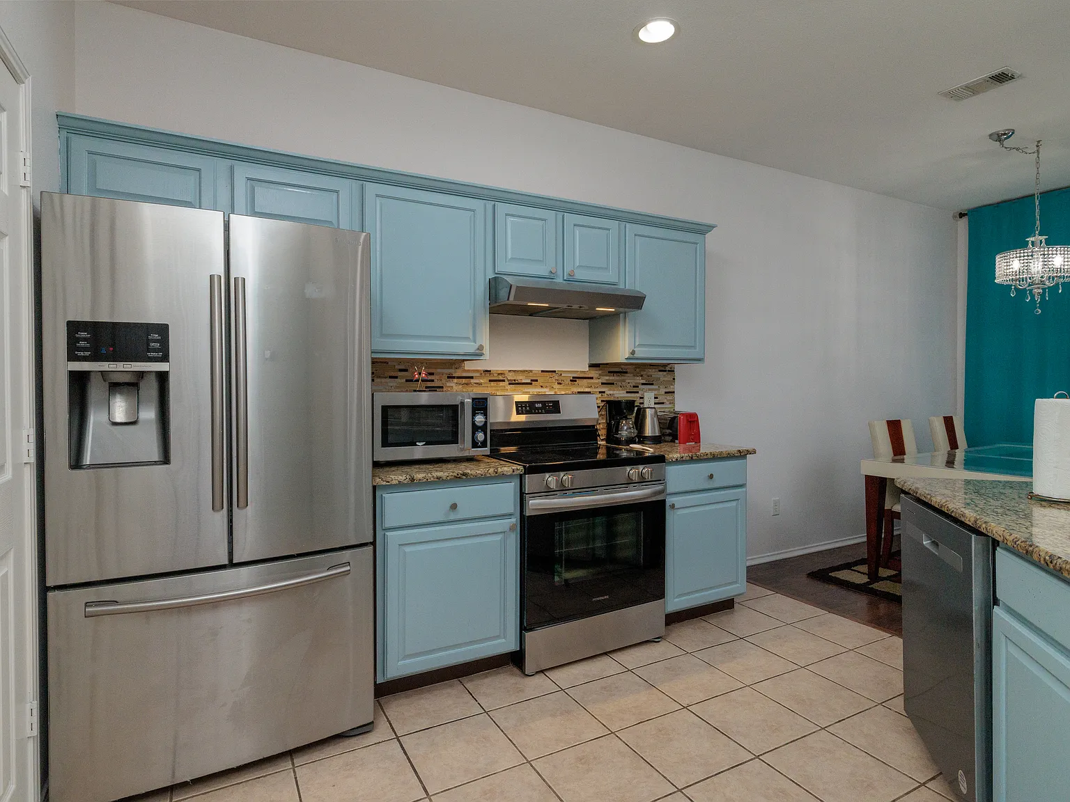 3 bed, 1686 sqft, $3,700 — Photo 4