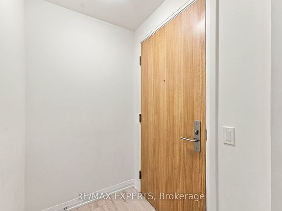 5th image of 8960 Jane St #224