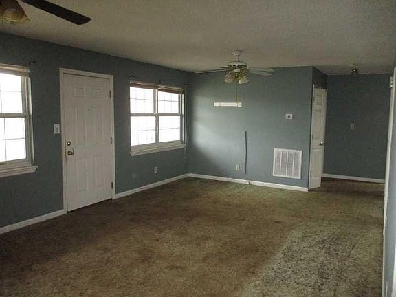 3rd image of 329 Yoakum St