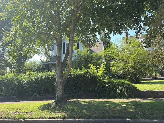 2nd image of 1513 W Sullivan St