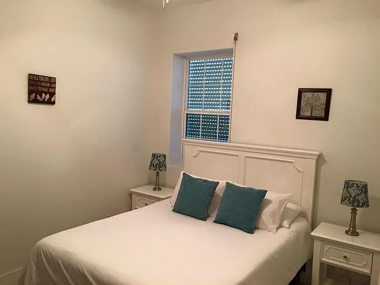 110 E Retama St #1 — Photo 9