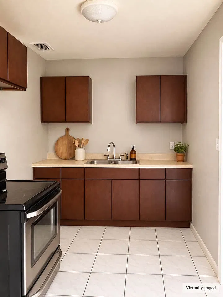 3 bed, 1000 sqft, $1,800 — Photo 3