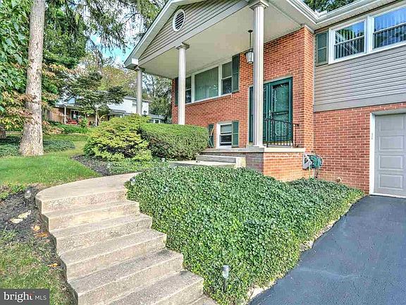 3rd image of 3060 Forrest Ln