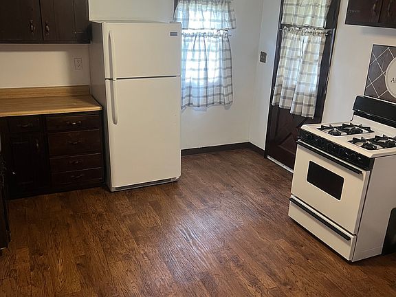3rd image of 800 Hutchinson St