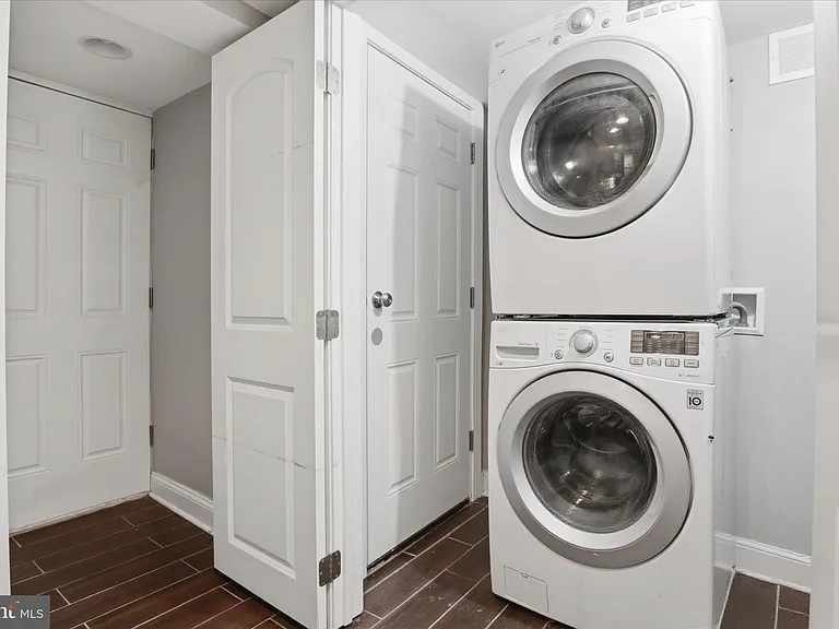 2147 S Oakland St — Photo 18