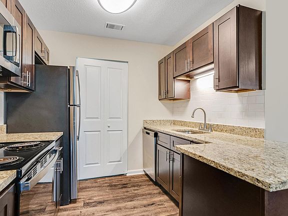 5th image of 2200 Lake Ct #915