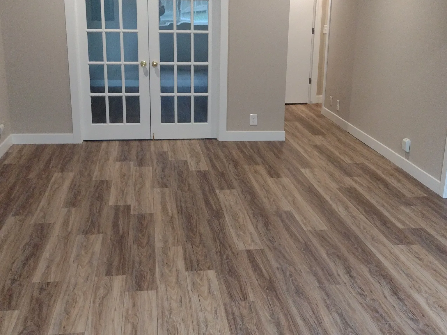 3 bed, 2005 sqft, $2,200 — Photo 4