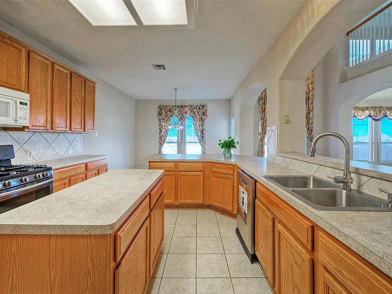 601 Indian Run Dr — Photo 17