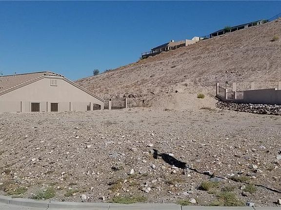 3rd image of 2925 Desert Trail Dr