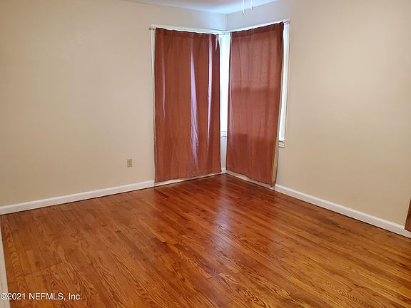 3rd image of 4847 Colonial Ave