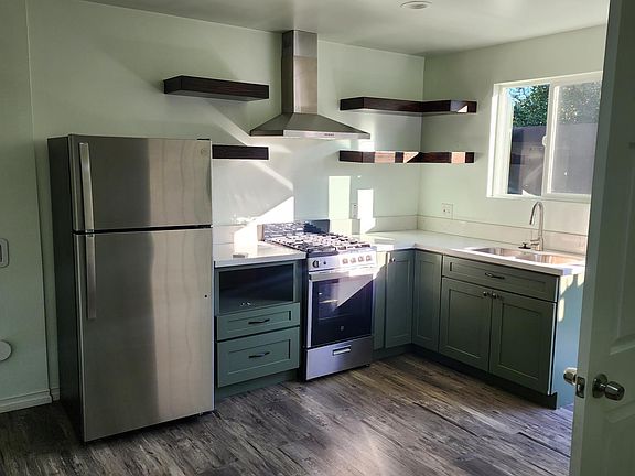 5th image of 1724 1/2 W 60th St
