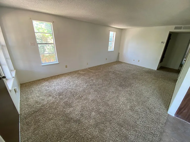10608 Springwood Dr — Photo 6