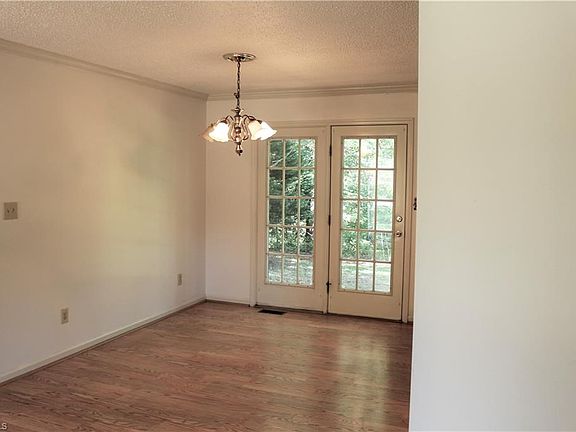 5th image of 2911 Nichols Ave