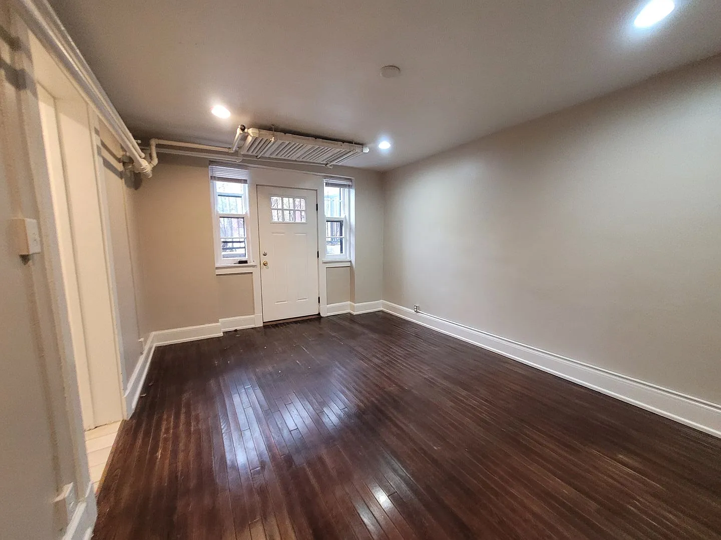 One bedroom apartment home in the Sherman Hills neighborhood! — Photo 3