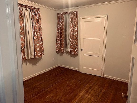 3rd image of 3705 Catherine Ave