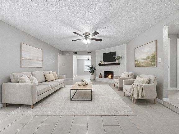 3rd image of 4723 Crest Dr