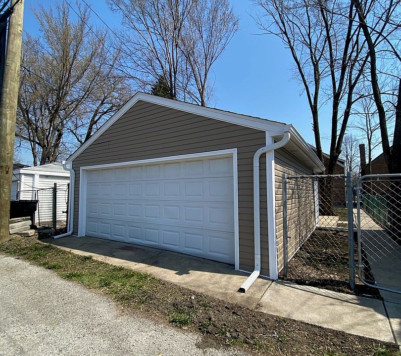 2nd image of 10334 S Oglesby Ave