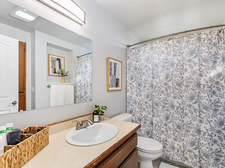 1634 NE Terrace Dr — Photo 25