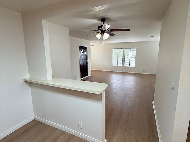 10866 Gerald Ave — Photo 11