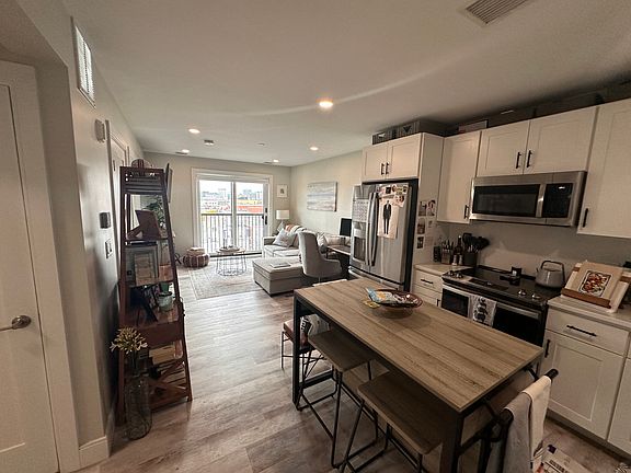 3rd image of 200-204 Old Colony Ave #405