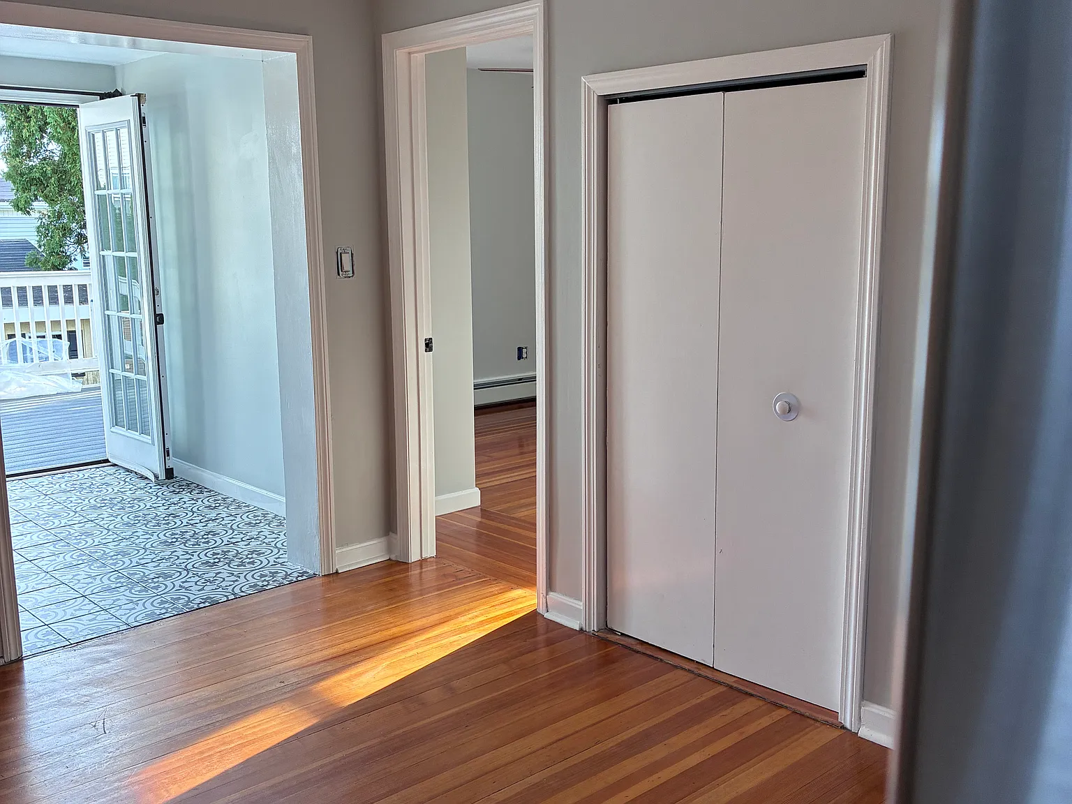 3 bed, 1100 sqft, $2,250 — Photo 4