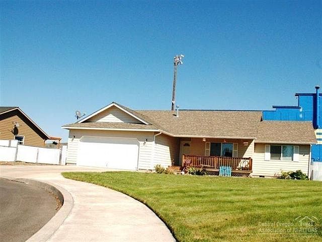 1st image of 406 SE Mercury St
