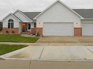 5025 N Silentwind Way, Appleton, WI 54913