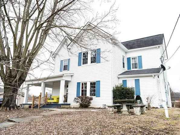 205 E 3rd St, Rocky Top, TN 37769