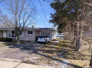 10128 N Knoxville Ave, Peoria, IL 61615